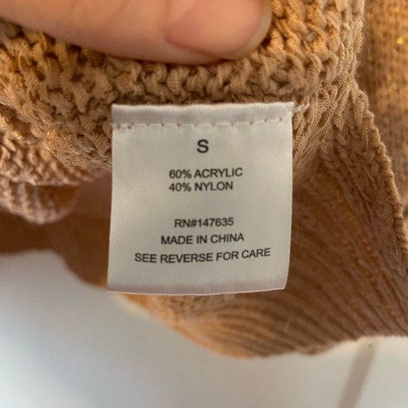 Romeo + Juliet  Couture Knit Oversized Top Size Small - Picture 6 of 7